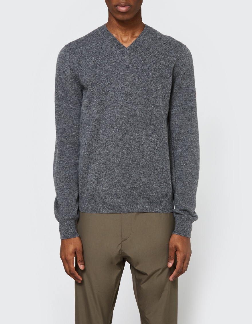 Play V-Neck Pullover in Grey