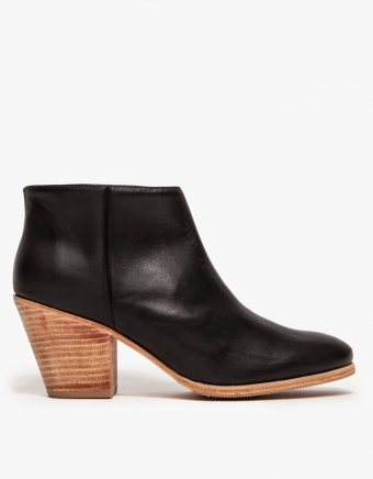 Mars in Black/Natural