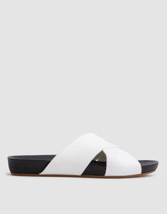 Doris in White