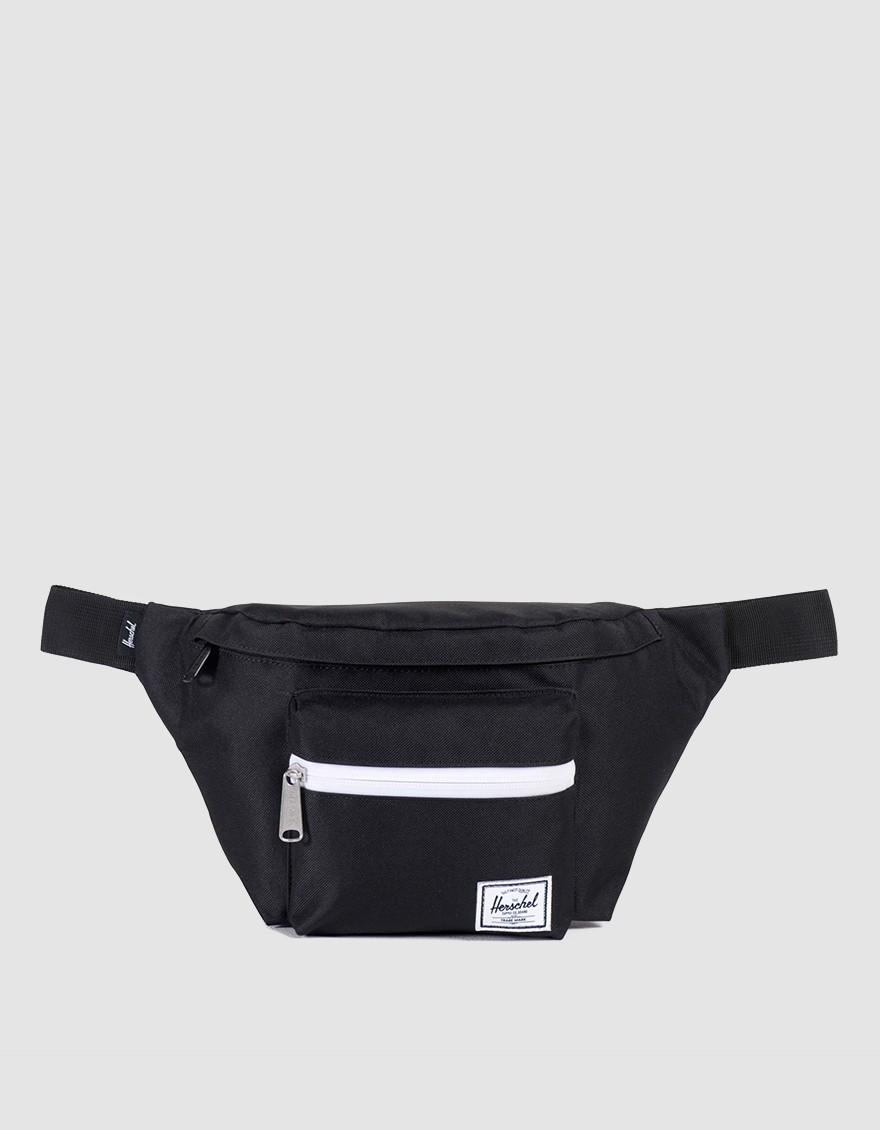Seventeen Hip Pack in Black
