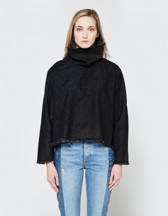 Fitted Turtleneck in Black