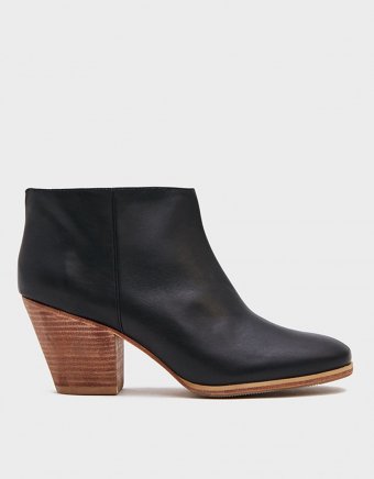 Mars in Black/Natural